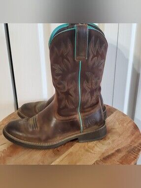 ARIAT DALIAH ROUND TOE. SZ 7B LEATHER BOOTS. WESTERN